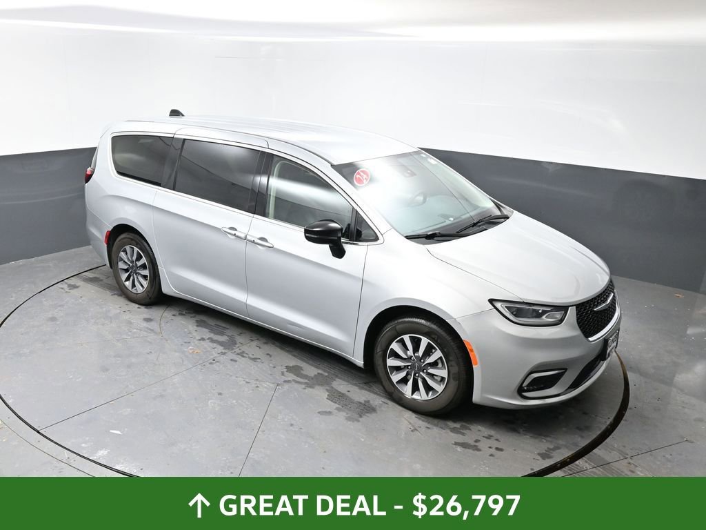 Used 2024 Chrysler Pacifica Select image 46