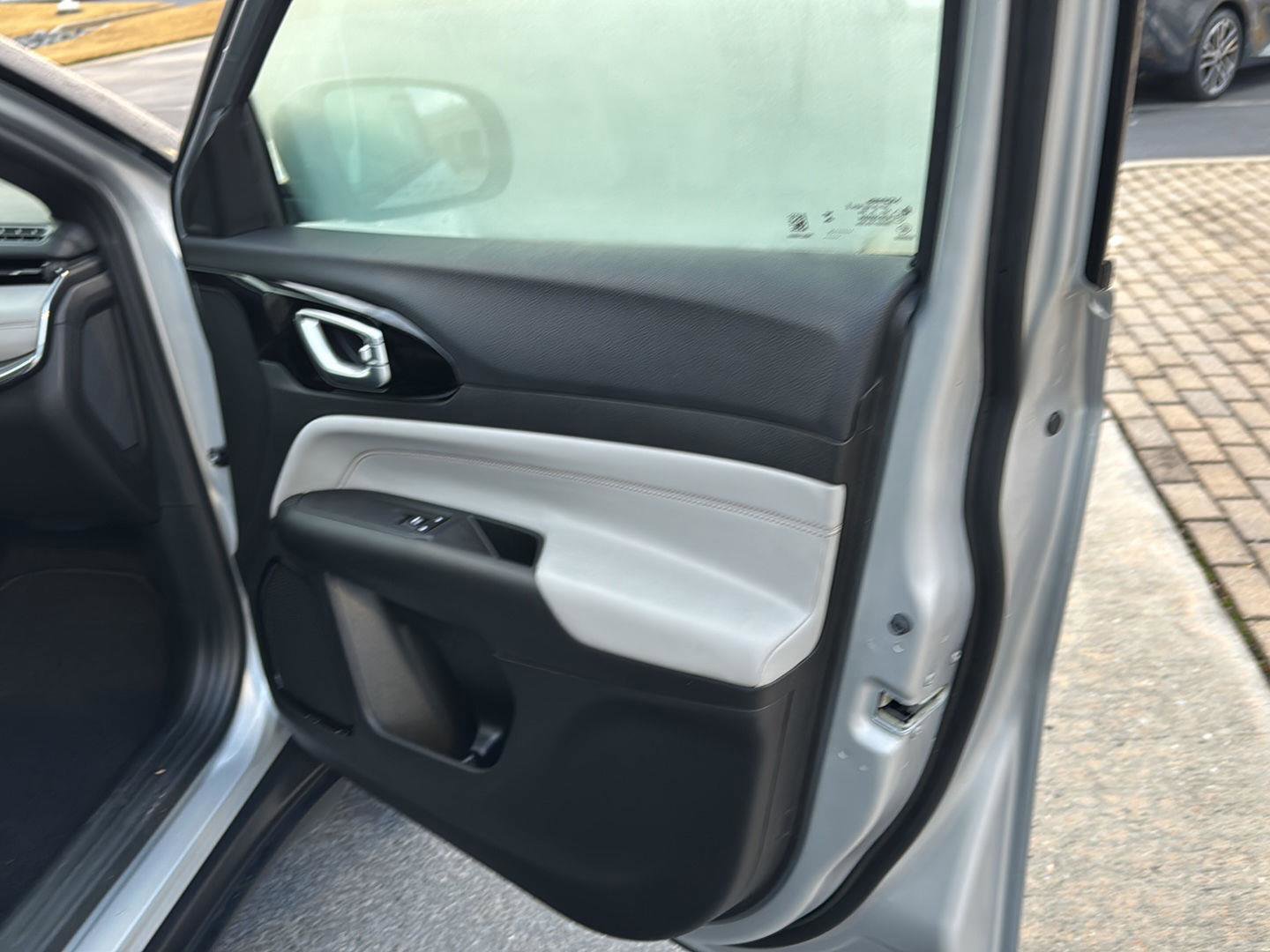 Used 2024 Jeep Compass Limited image 12