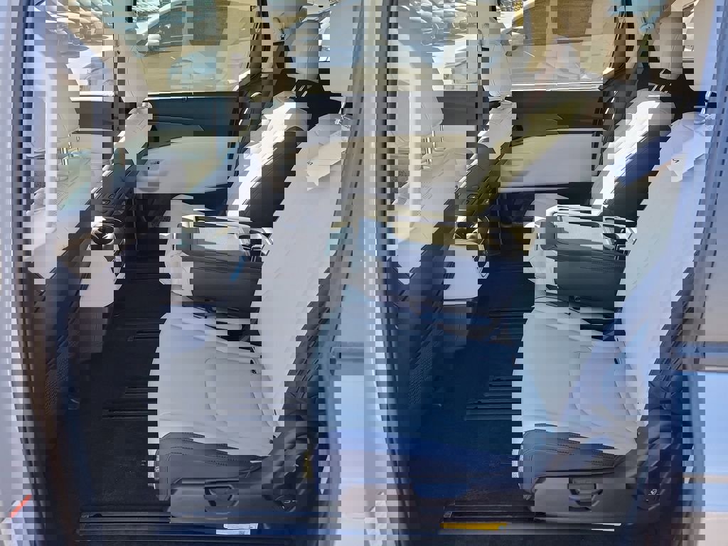 New 2026 Kia Carnival EX FWD image 16