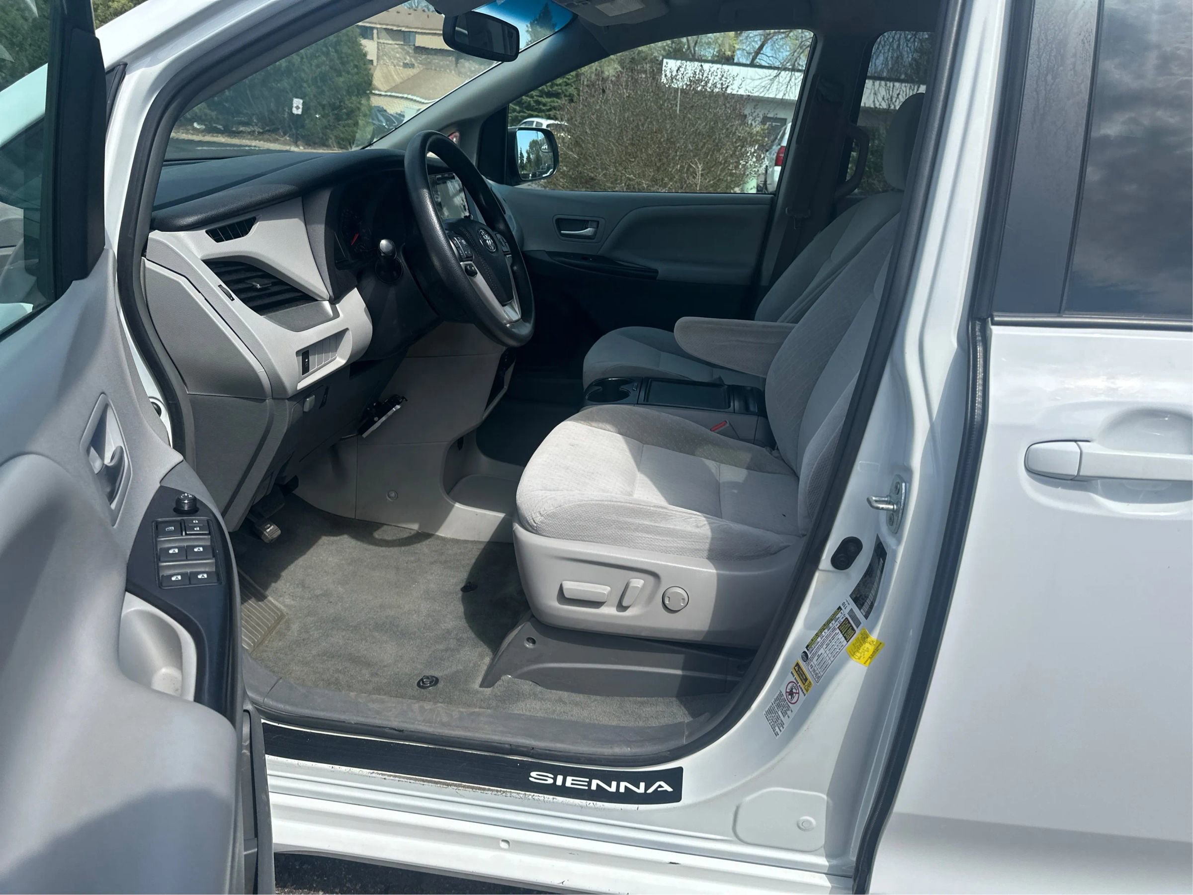 Used 2016 Toyota Sienna LE FWD image 9