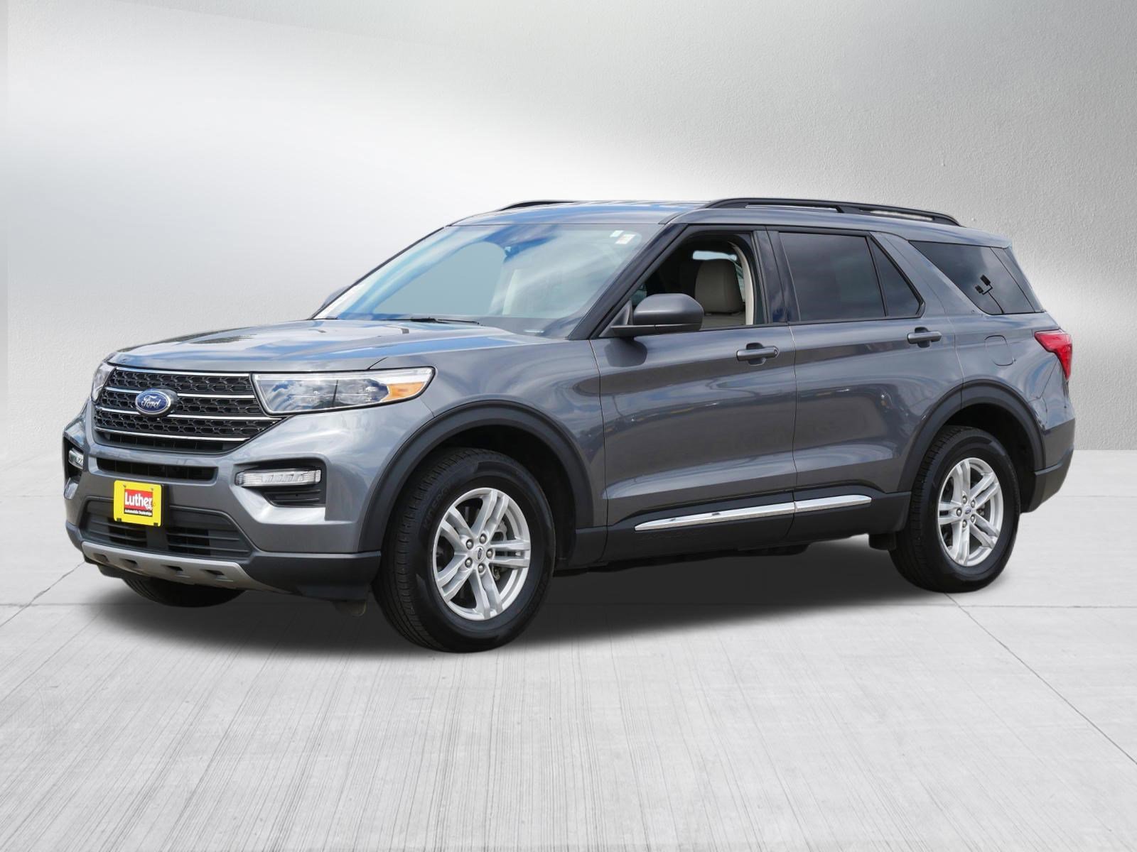 Used 2023 Ford Explorer XLT w/ Equipment Group 202A image 3