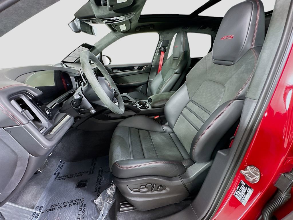 Used 2025 Porsche Cayenne GTS image 5