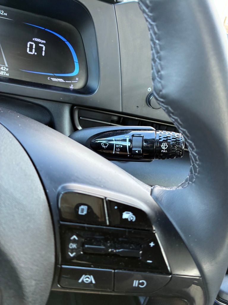 Used 2025 Hyundai Elantra Sport image 18