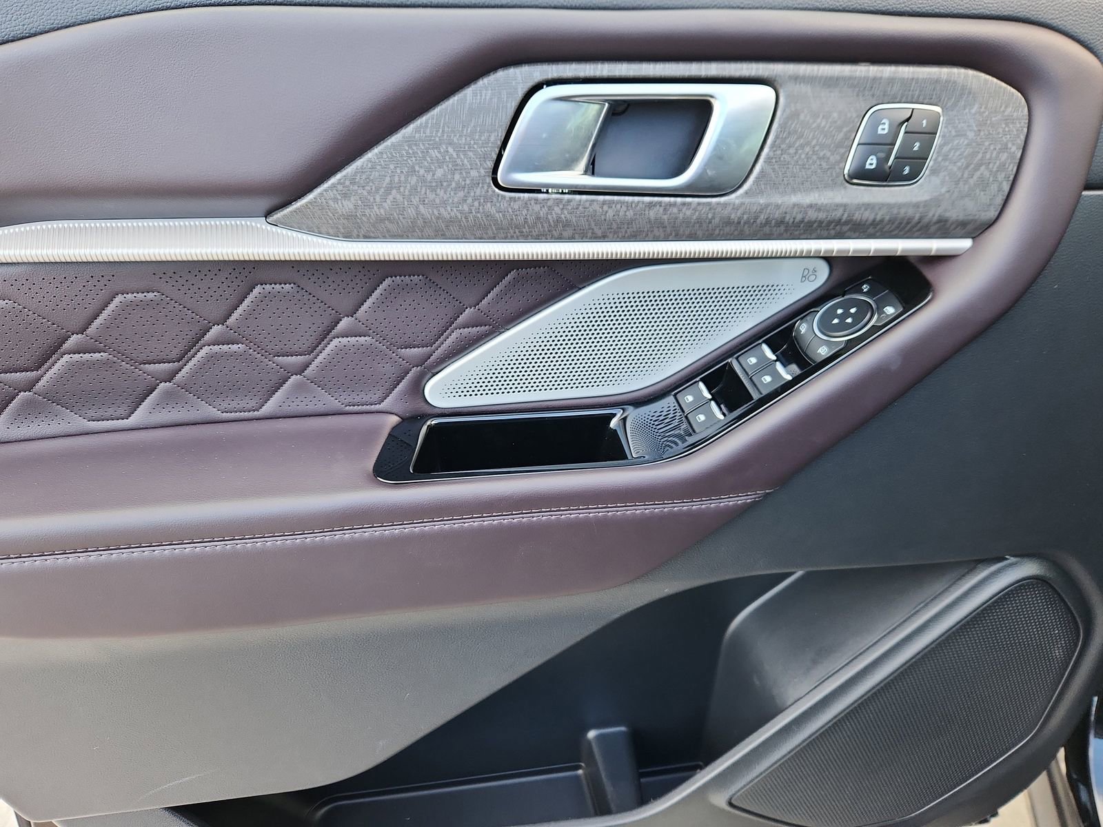 Used 2025 Ford Explorer Platinum w/ LUX Leather Package image 9