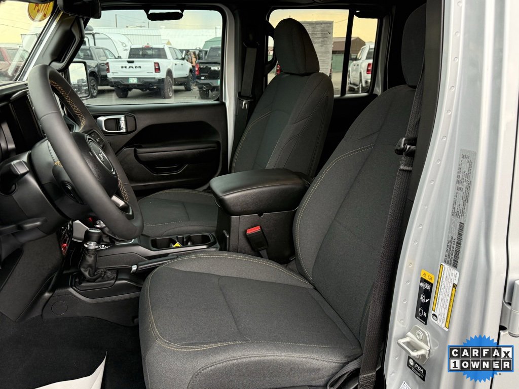 Used 2024 Jeep Gladiator Sport image 15