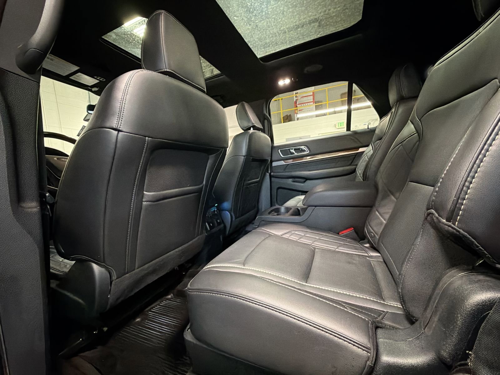 Used 2018 Ford Explorer Platinum AWD/4WD image 23