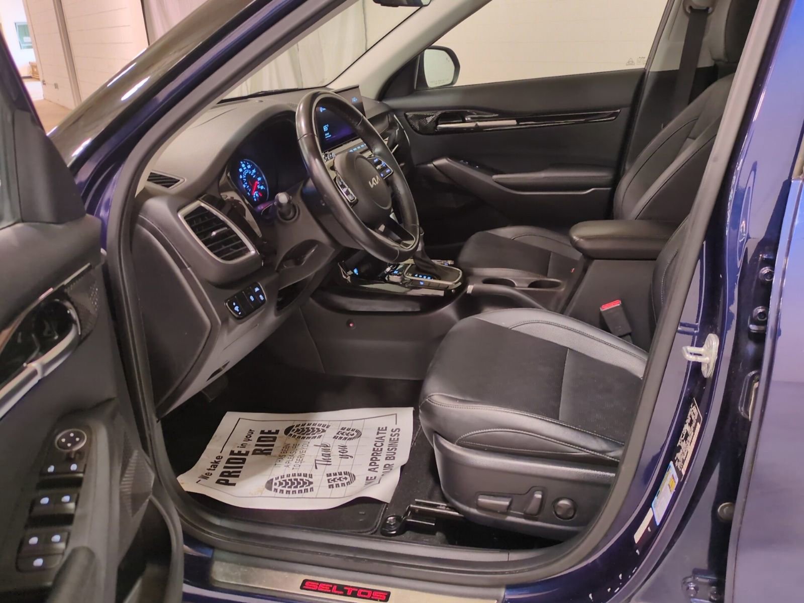 Used 2022 Kia Seltos EX image 16