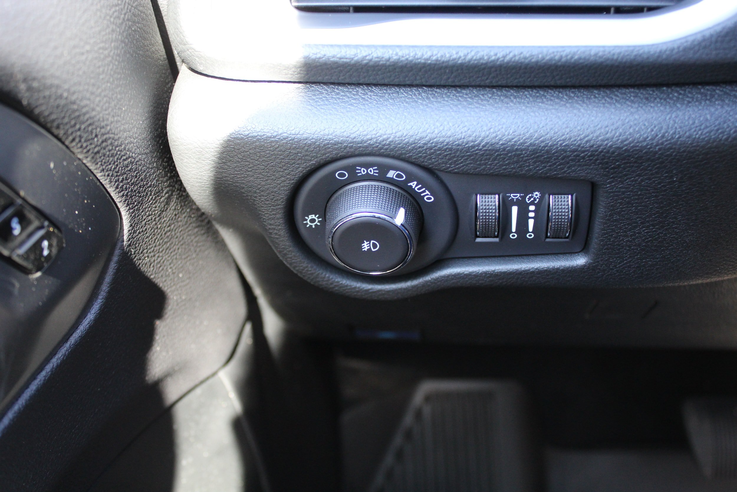 Used 2025 Chrysler Pacifica Select w/ Fav Edition Package FWD image 30