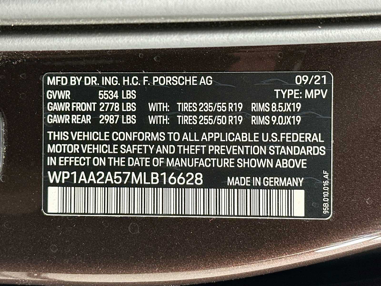 Certified 2021 Porsche Macan AWD/4WD image 33
