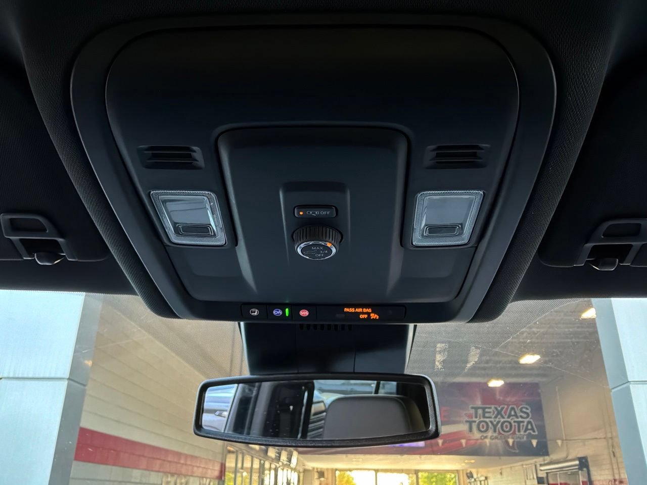 Used 2025 Chevrolet Tahoe Z71 AWD/4WD image 18