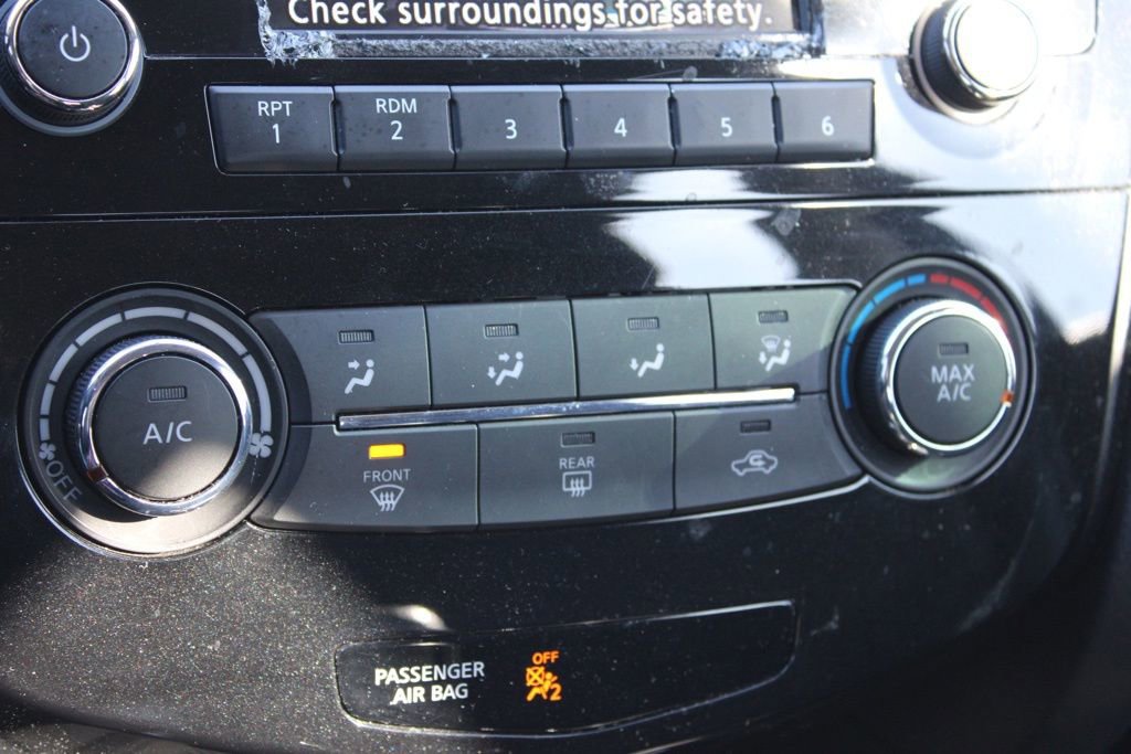 Used 2015 Nissan Rogue S image 32