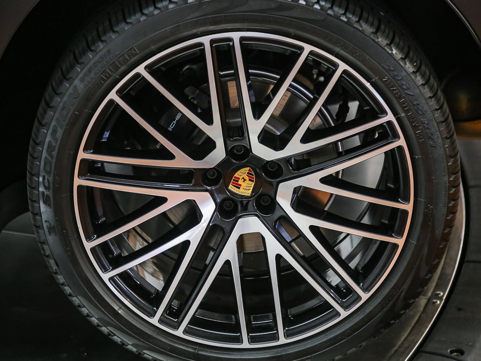 Certified 2026 Porsche Macan AWD/4WD image 14
