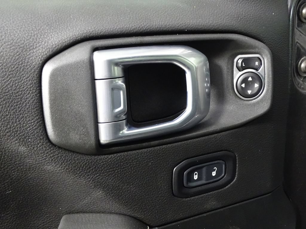 Used 2023 Jeep Wrangler Unlimited Sahara AWD/4WD image 18
