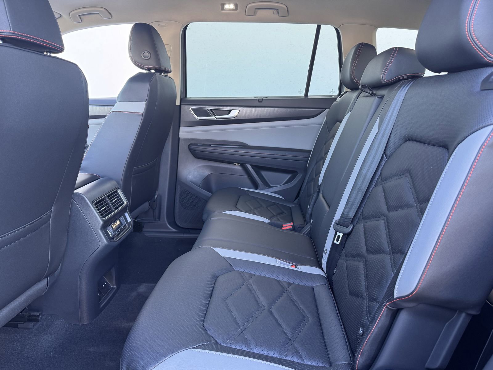 New 2026 Volkswagen Atlas Peak Edition image 26