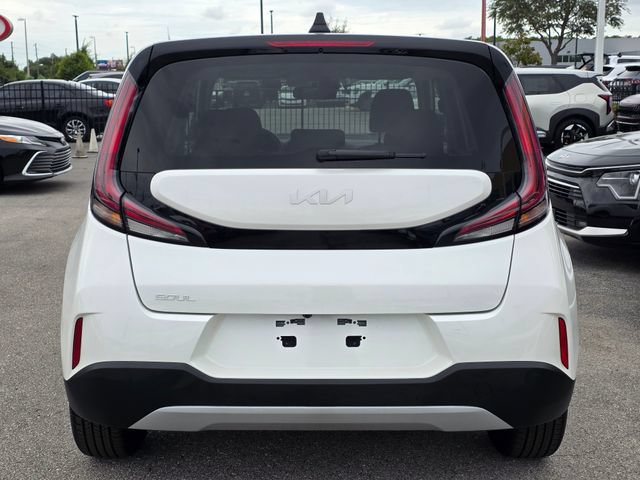 Certified 2025 Kia Soul LX w/ LX Technology Package FWD image 9
