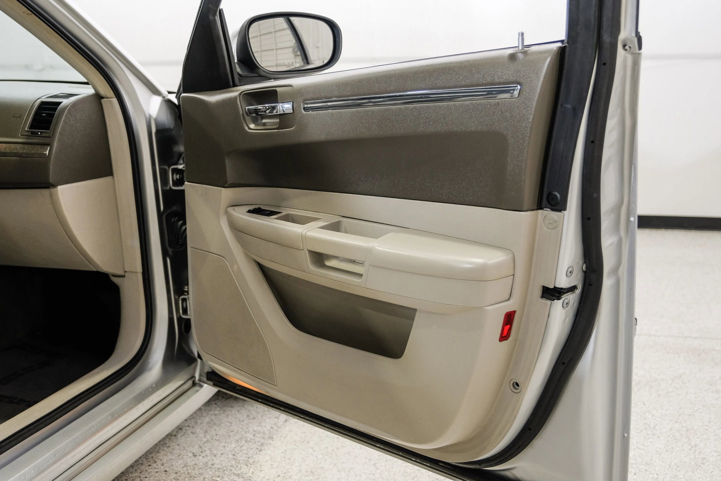 Used 2008 Chrysler 300 Touring image 45