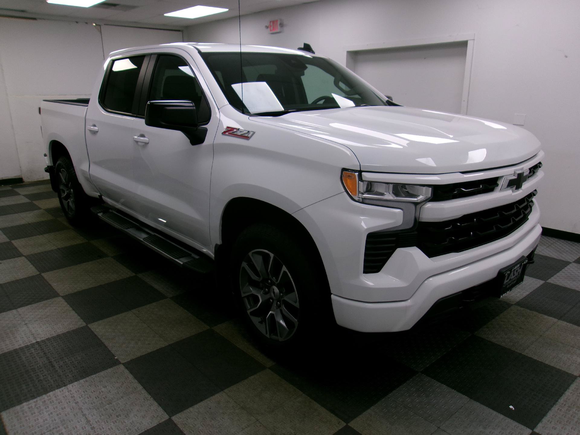 Used 2024 Chevrolet Silverado 1500 RST w/ Z71 Off-Road Package AWD/4WD image 13