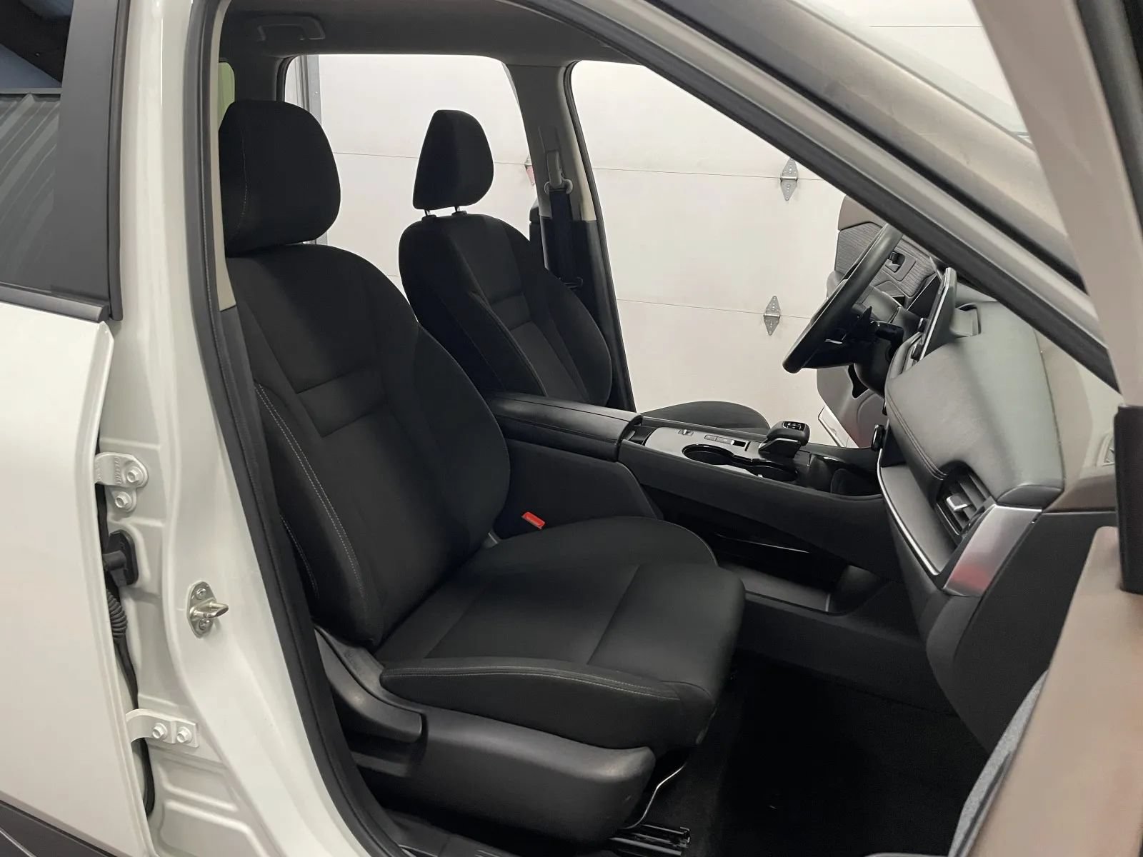 Used 2023 Nissan Rogue S FWD image 41