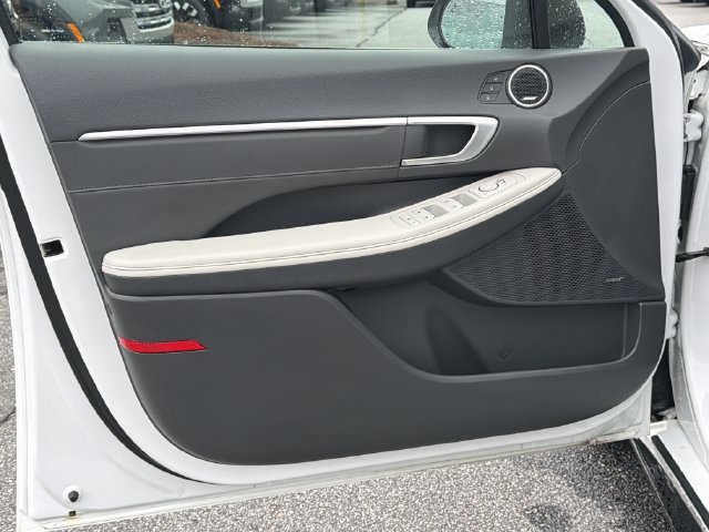 Certified 2022 Hyundai Sonata Limited w/ Preferred Accessory Package FWD image 12