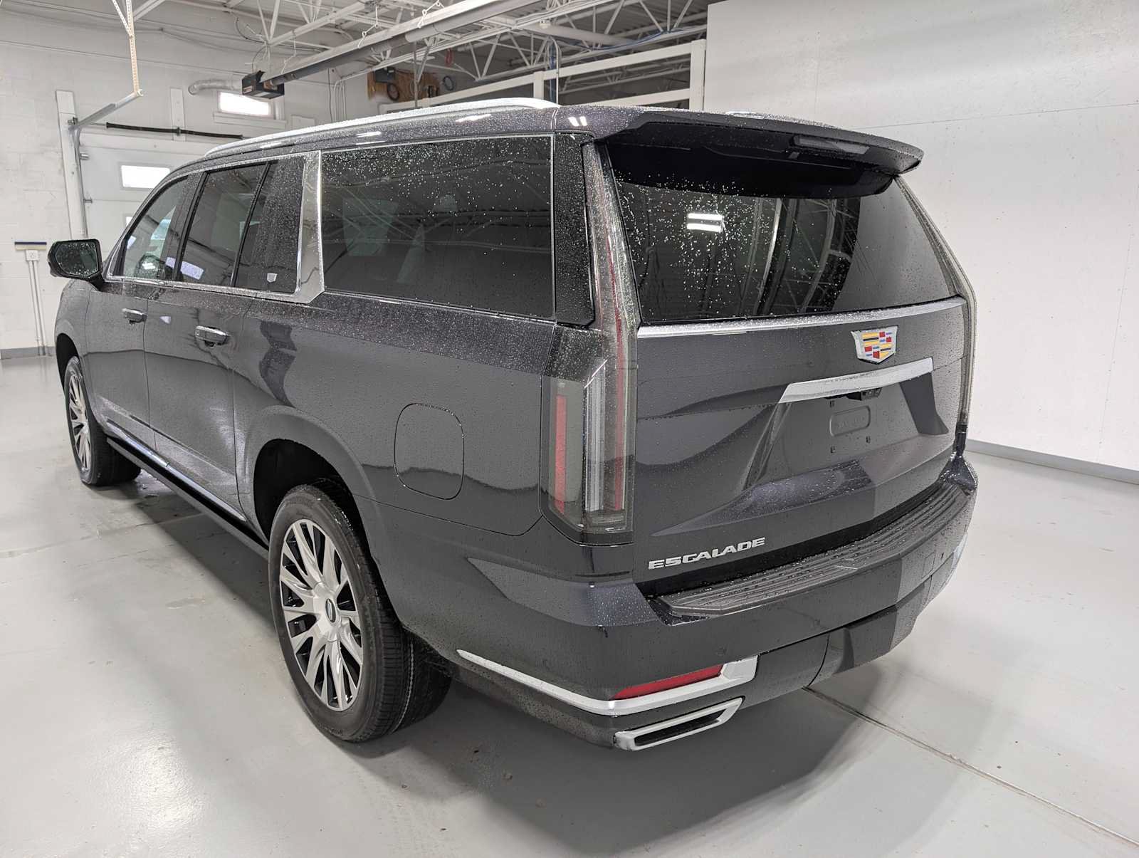 New 2026 Cadillac Escalade ESV Platinum Luxury AWD/4WD image 9