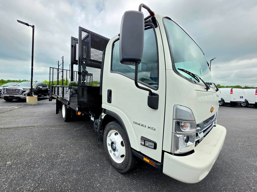Used 2024 Chevrolet Low Cab Forward 5500XG RWD image 8
