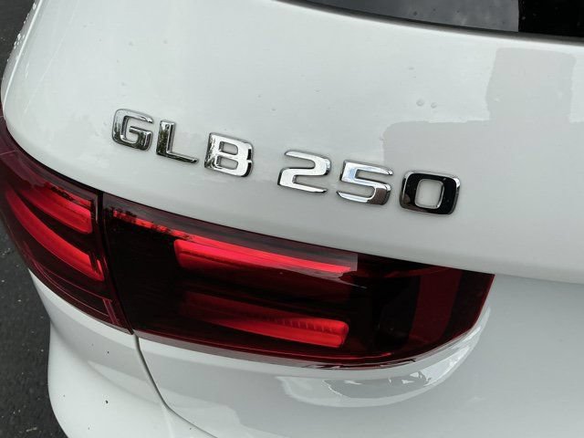 Used 2026 Mercedes-Benz GLB 250 4MATIC image 6