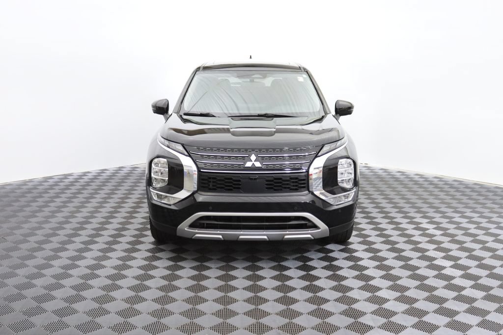 Used 2022 Mitsubishi Outlander SE FWD image 2