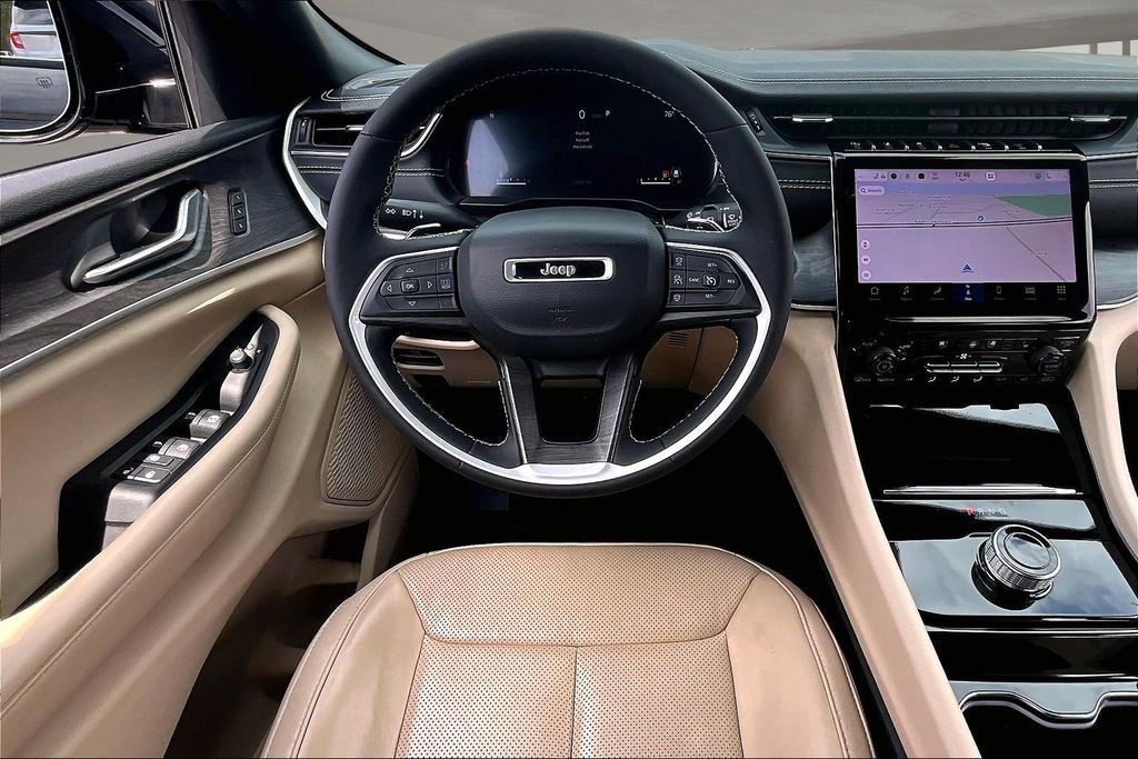 Used 2023 Jeep Grand Cherokee Limited w/ Luxury Tech Group II RWD image 8