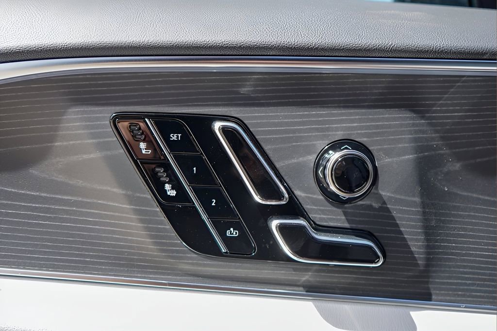 New 2026 Cadillac Lyriq Luxury w/ LPO, Floor Liner Package image 18