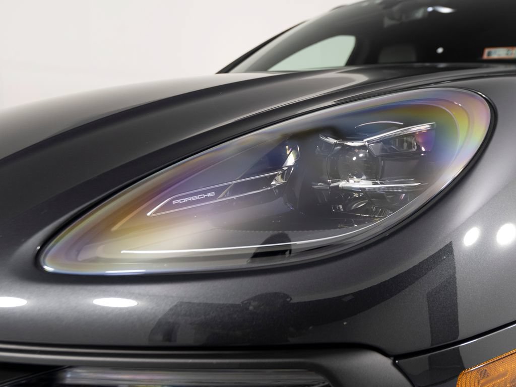 Certified 2026 Porsche Macan AWD/4WD image 43