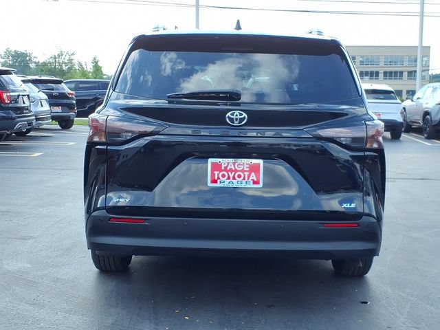 Certified 2026 Toyota Sienna XLE FWD image 5