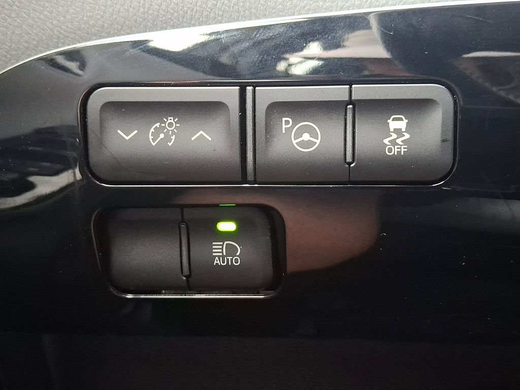 Certified 2018 Toyota Prius Three FWD image 23