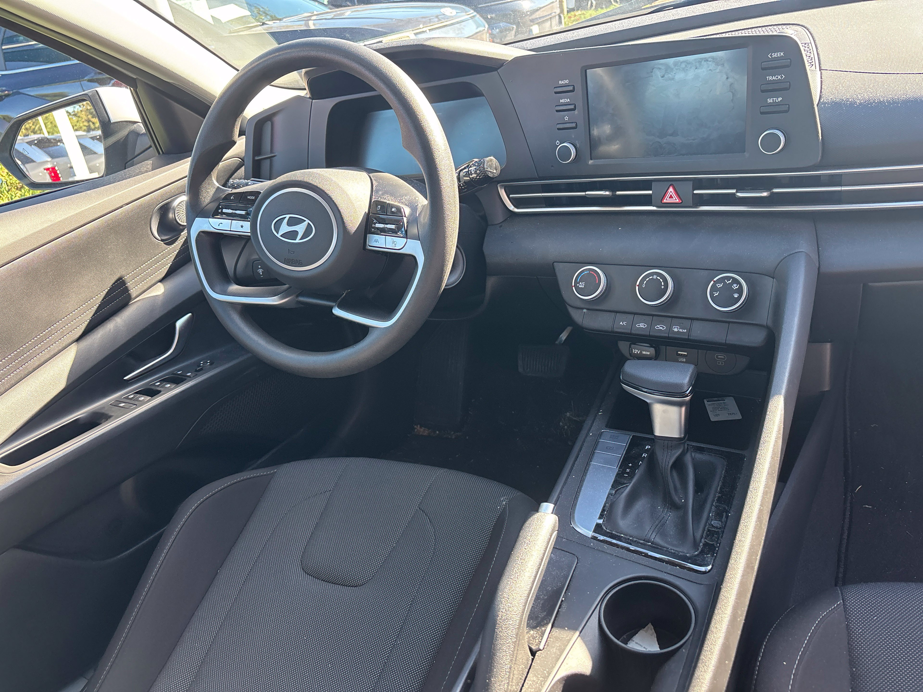 Used 2024 Hyundai Elantra SE FWD image 11
