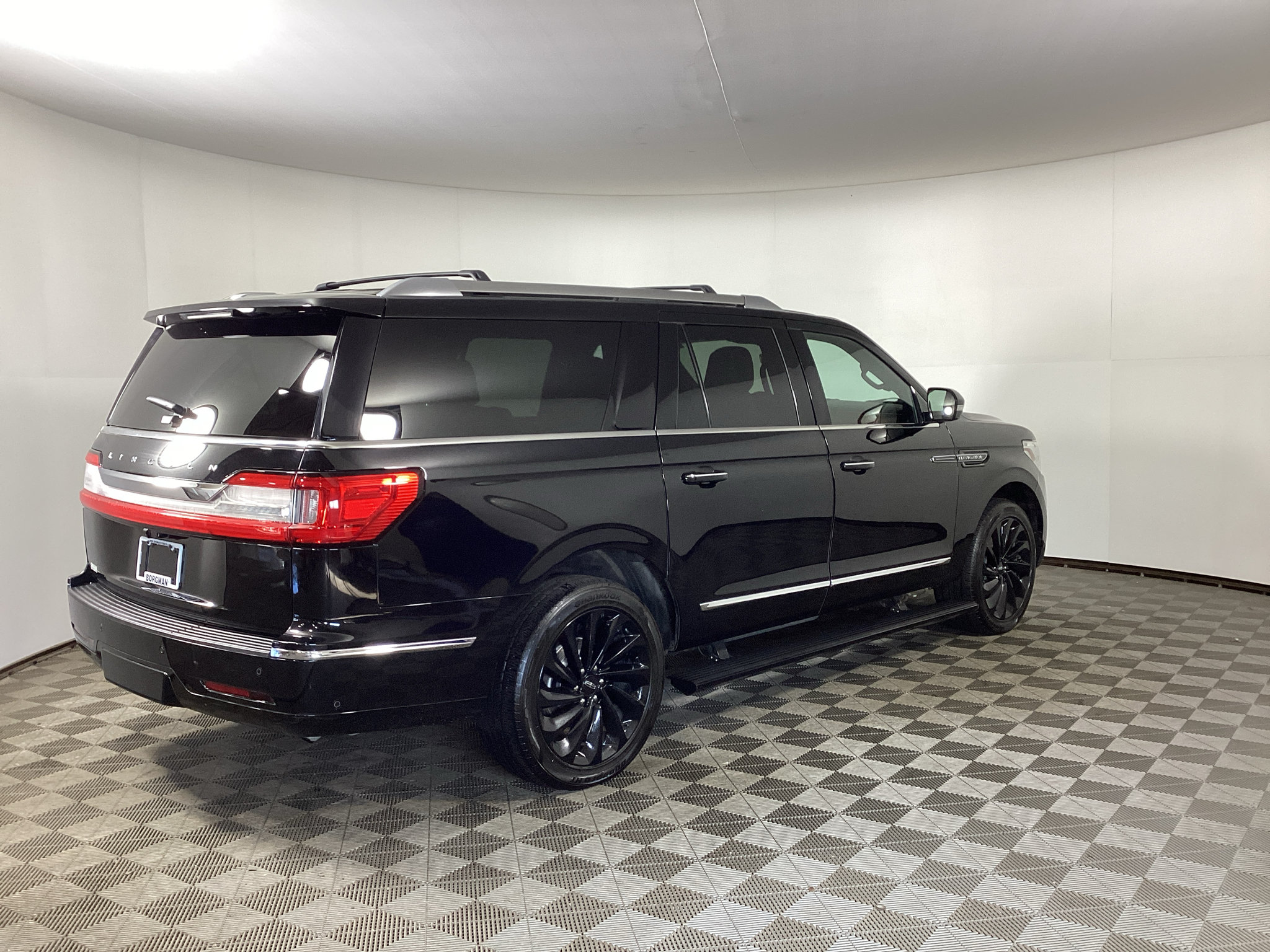 Used 2021 Lincoln Navigator L Reserve AWD/4WD image 2