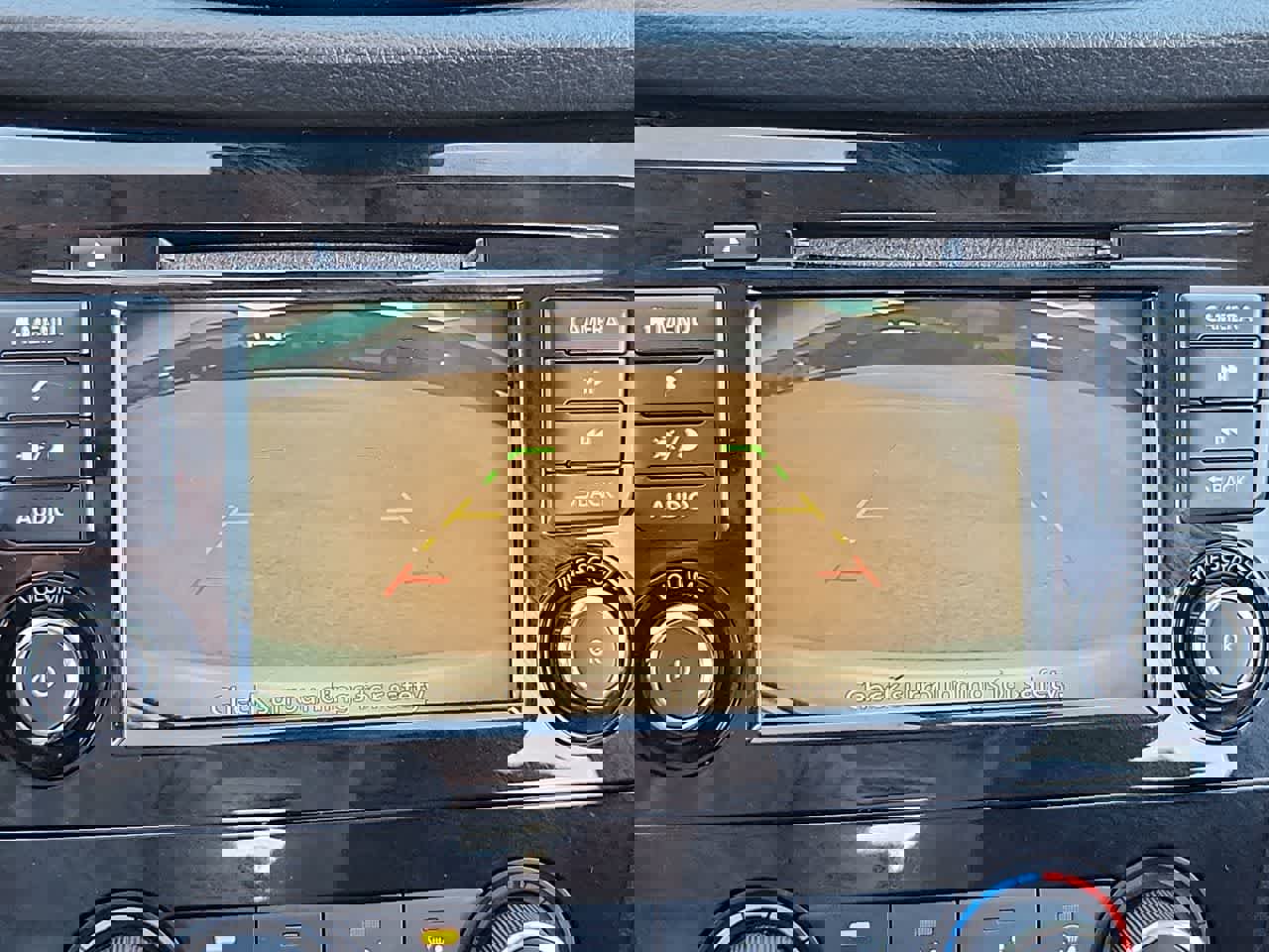 Used 2020 Nissan Rogue Sport S image 25