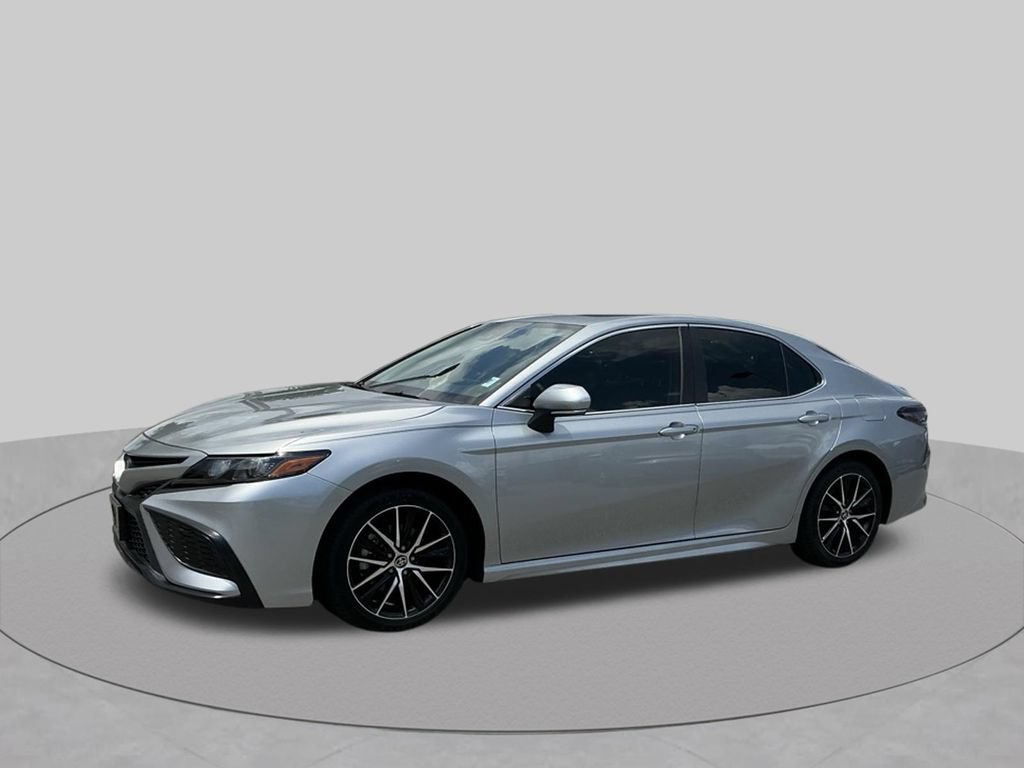 Used 2024 Toyota Camry SE w/ Cold Weather Package FWD image 2
