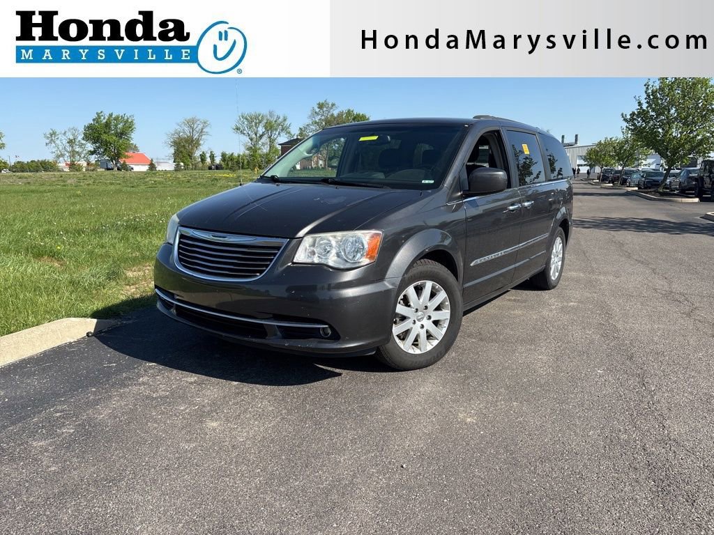 Used 2016 Chrysler Town & Country Touring w/ Driver Convenience Group image 1
