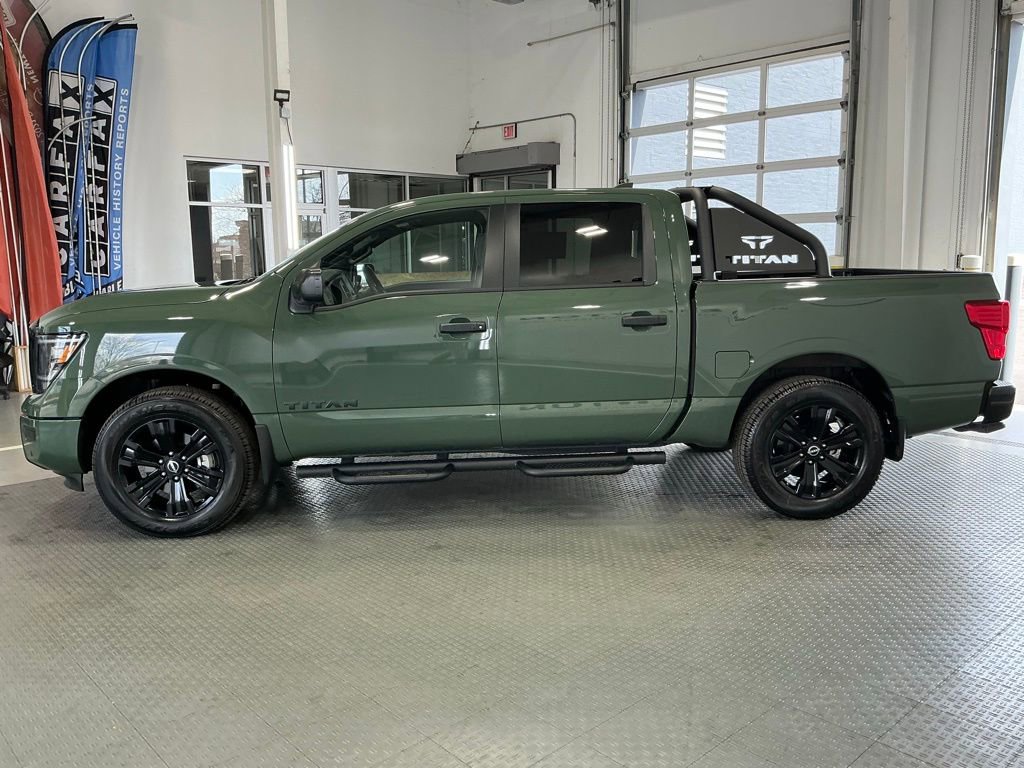 Used 2024 Nissan Titan SV w/ SV Bronze Edition Package image 17