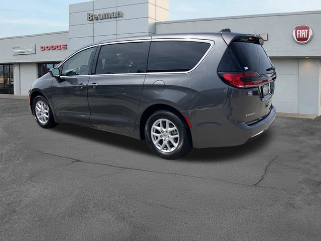 Used 2023 Chrysler Pacifica Touring-L FWD image 6