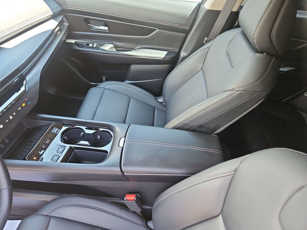 Used 2025 Nissan Murano SV AWD/4WD image 25