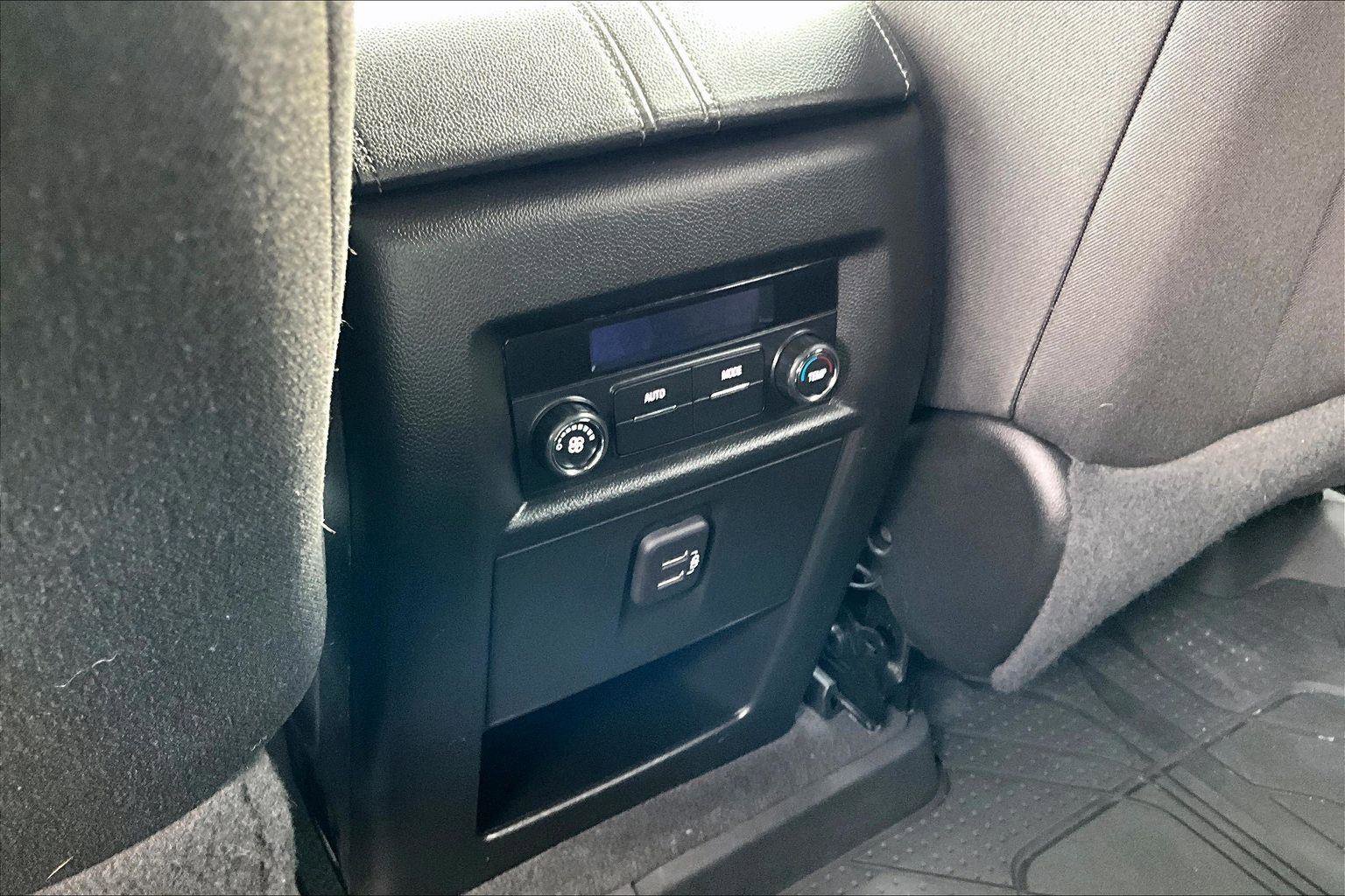 Used 2023 Chevrolet Traverse LT w/ Midnight/Sport Edition image 34