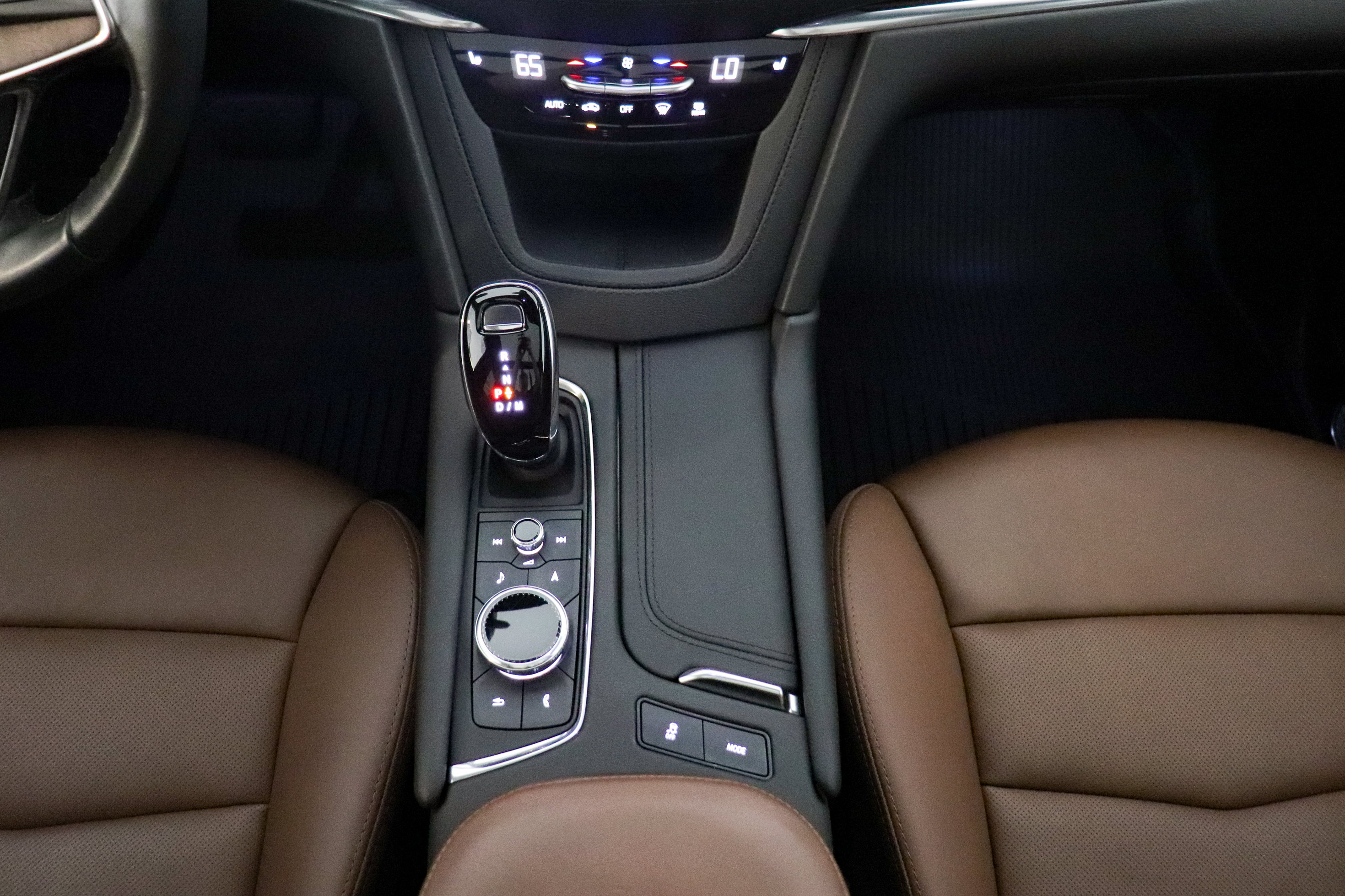 Used 2023 Cadillac XT5 Premium Luxury w/ LPO, Floor Liner Package AWD/4WD image 31