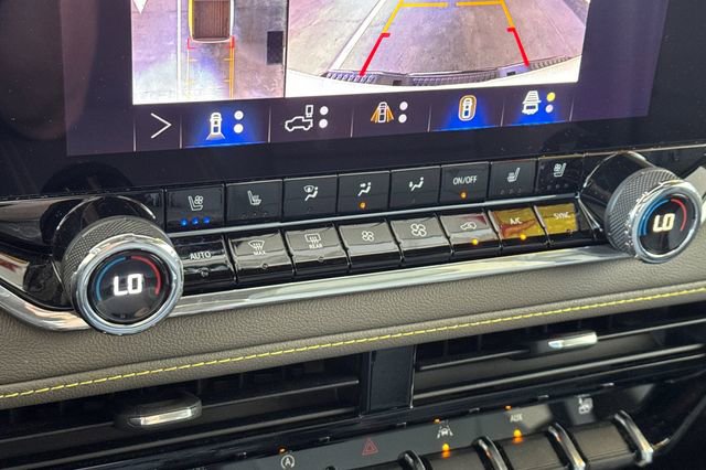 Used 2025 Chevrolet Colorado ZR2 w/ Technology Package image 19