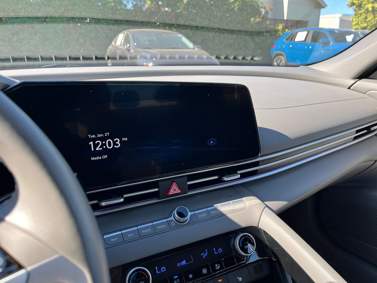 Used 2025 Hyundai Elantra SEL image 17