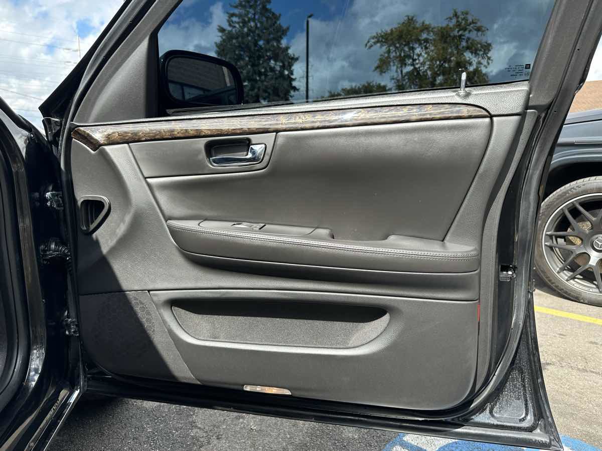 Used 2011 Cadillac DTS Limousine image 26