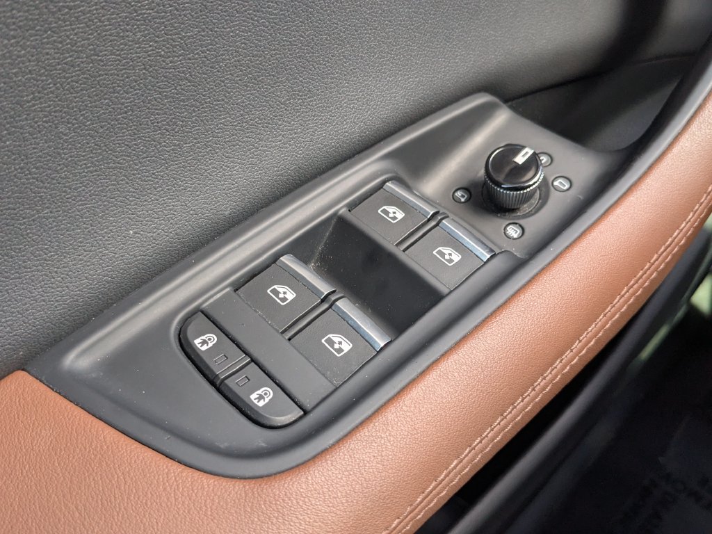 Used 2023 Audi Q8 Prestige AWD/4WD image 11