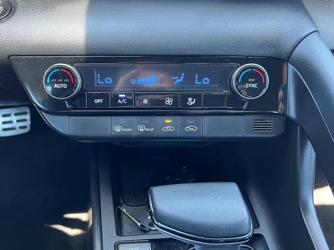 Used 2025 Hyundai Elantra Sport FWD image 17