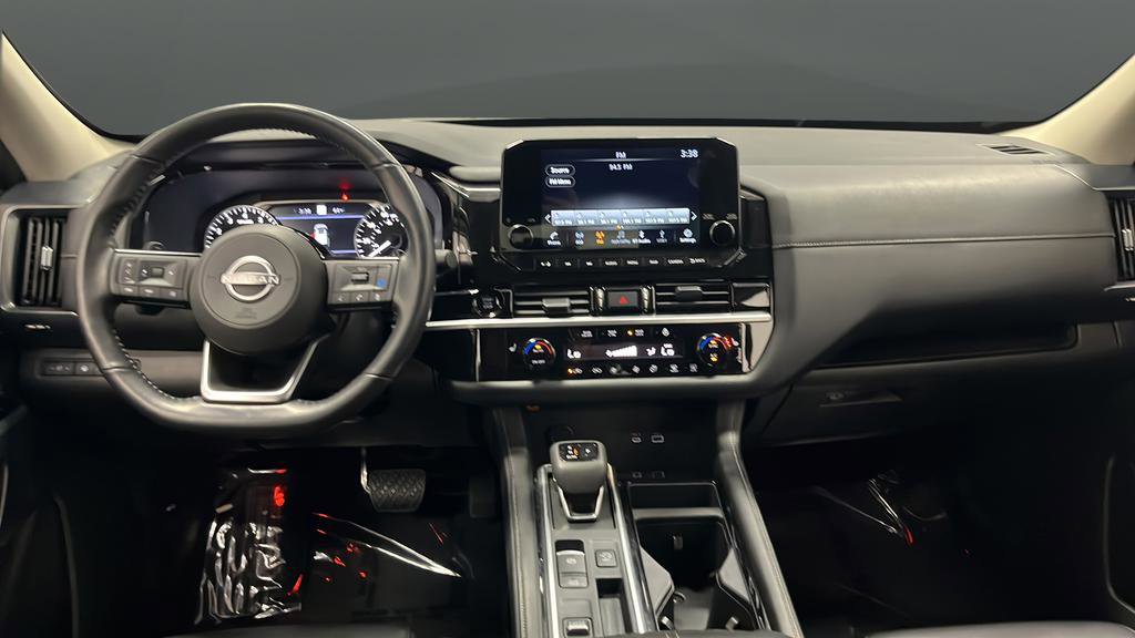 Used 2025 Nissan Pathfinder SL w/ Black Appearance Package FWD image 11