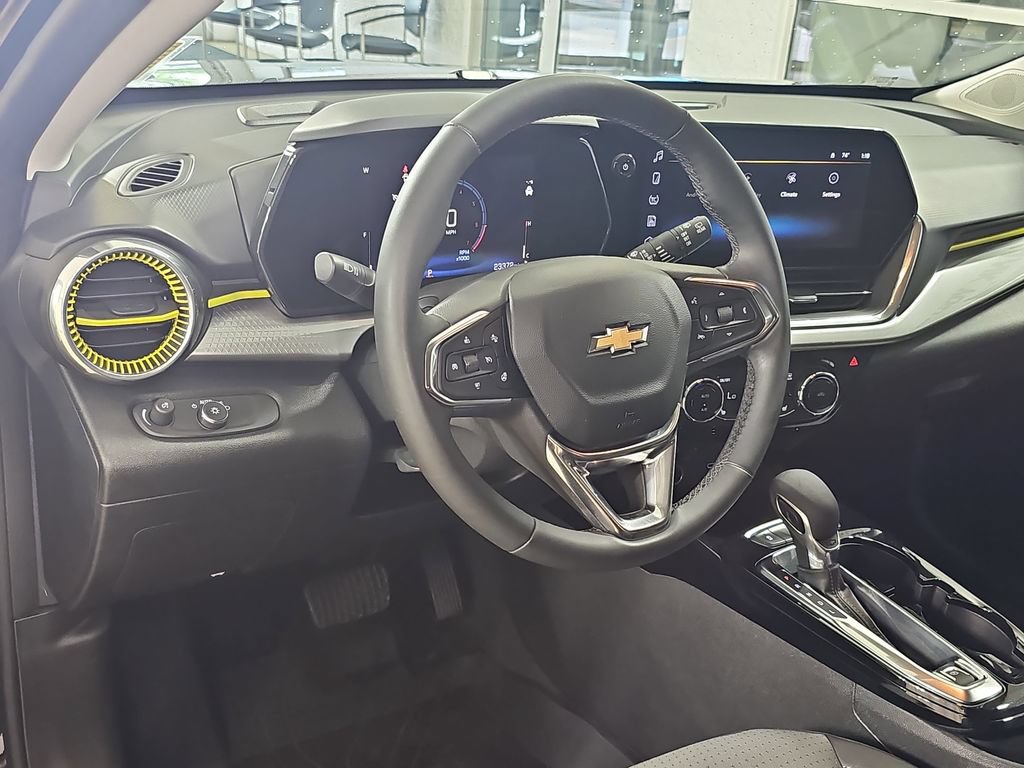 Certified 2024 Chevrolet Trax LT w/ Driver Confidence Package FWD image 19
