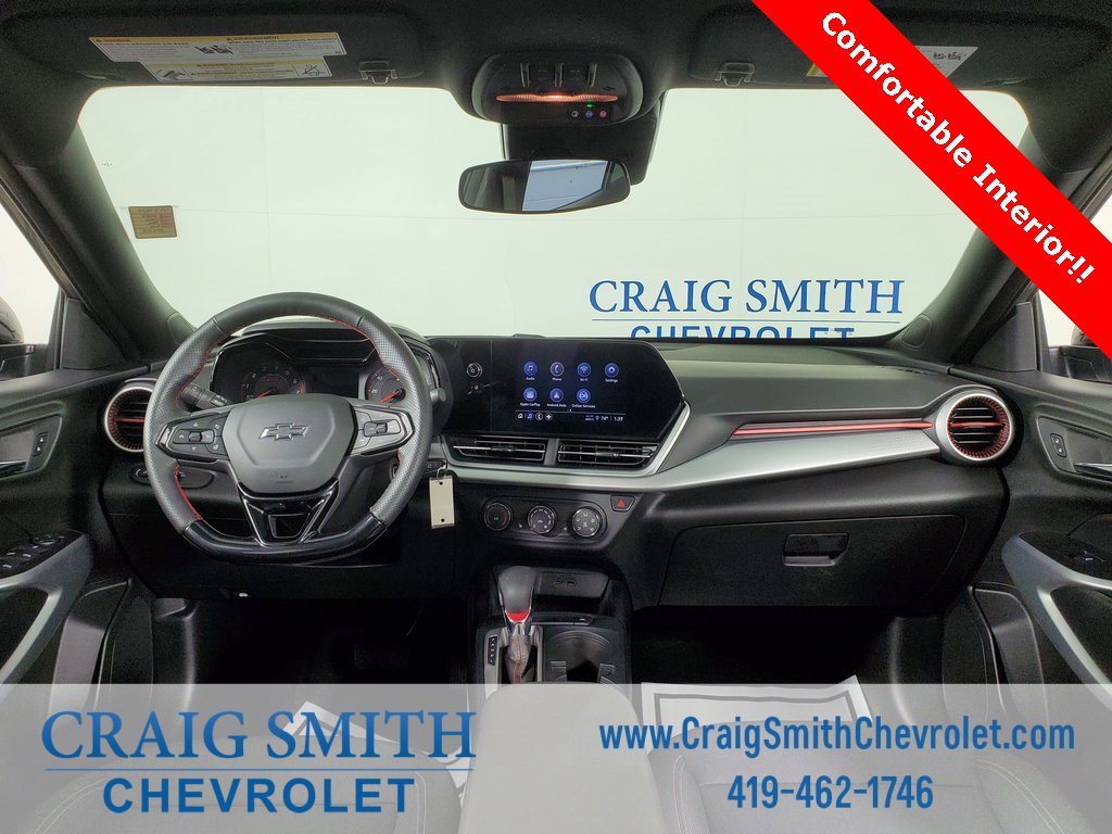 Used 2025 Chevrolet Trax RS w/ Sunroof Package image 3